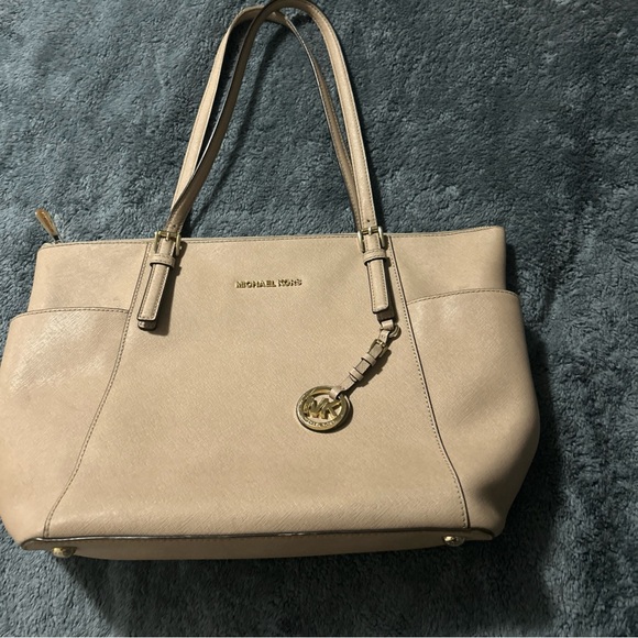 Michael Kors Tan Tote Bag with Structured Design - Picture 1 of 7